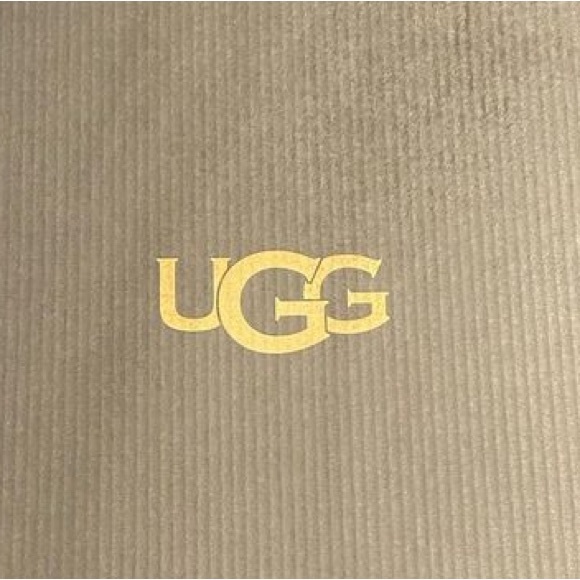 UGG - Picture 5 of 5